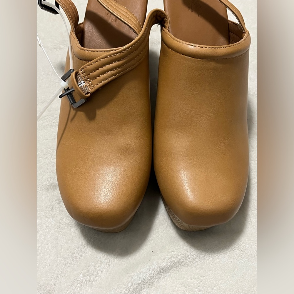 Universal Thread Watson Platform Clog - image 5